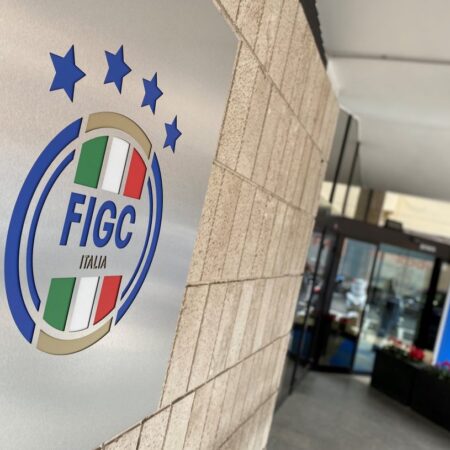 La Fédération italienne va rencontrer l’UEFA et proposer la fermeture du marché avant le début des matchs officiels