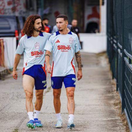 Cucurella et les différences entre l’Espagne et Chelsea: “Il est plus facile de créer une bonne atmosphère ici”