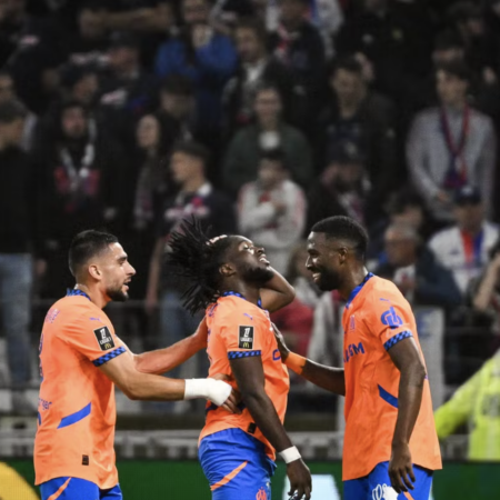 Marseille héroïque bat Lyon 3-2 et partage la tête avec Monaco et le PSG
