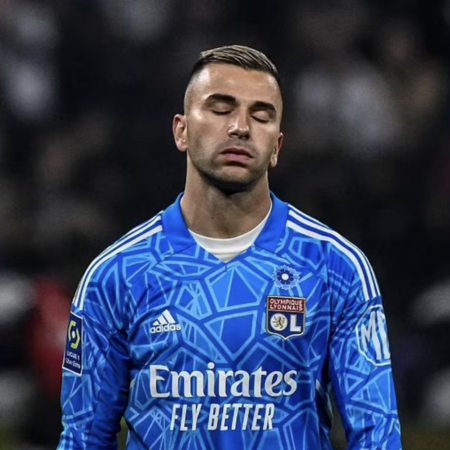 Pierre Sage et la situation d’Anthony Lopes à Lyon: “Il a le respect de ses coéquipiers et du club”